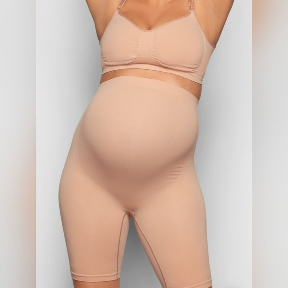 SKIMS MATERNITY SCULPTING SHORT MID THIGH